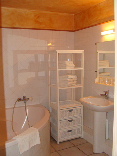 Bathroom 3, Mas De Sylvereal, Gard