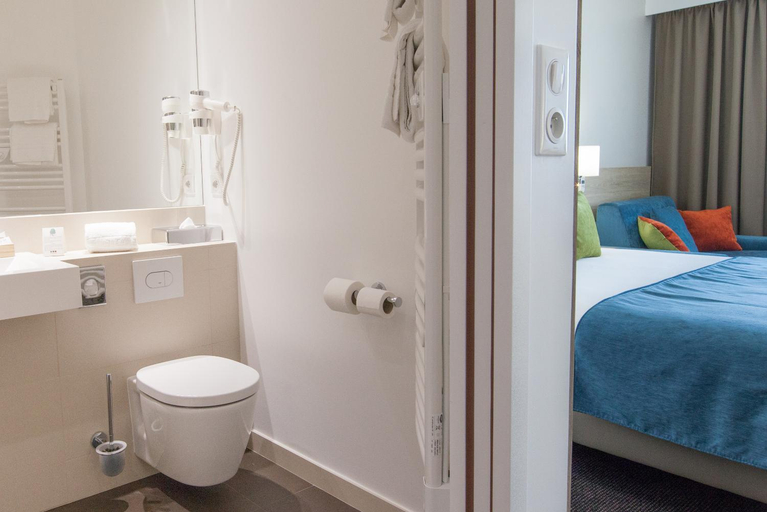 Bedroom 2, Best Western Hotel Le Bordeaux Sud, Gironde