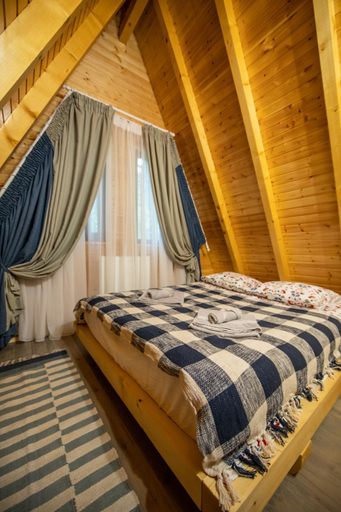 Others 3, Catunul din Podei A-Frame, Dragoslavele