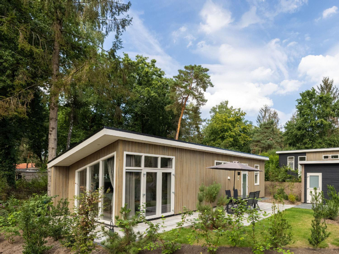 Comfortable chalet with combination microwave near the Veluwe, Apeldoorn