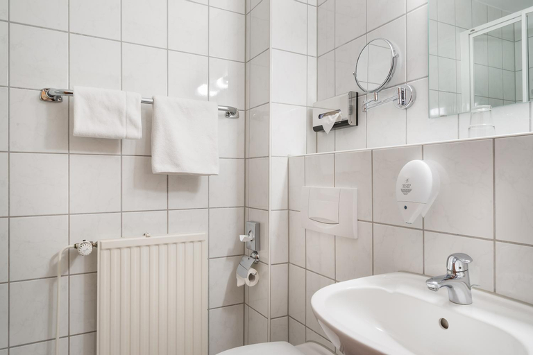 Bathroom 19
