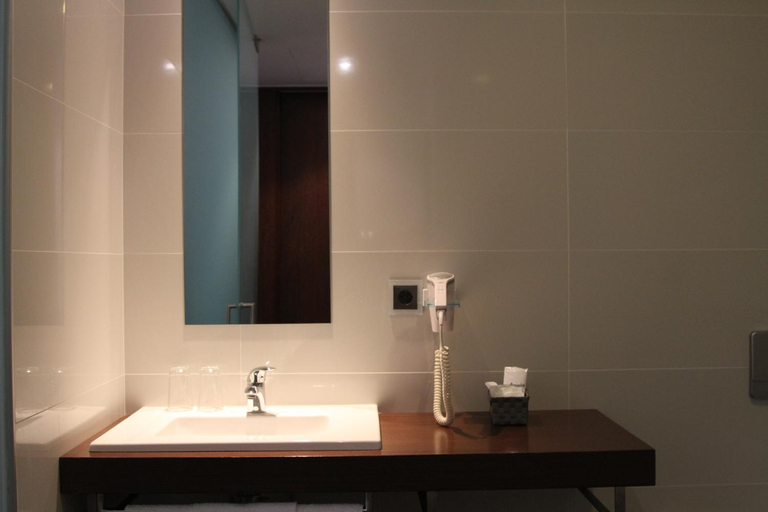 Bathroom 3, Lazza Hotel, Figueira da Foz