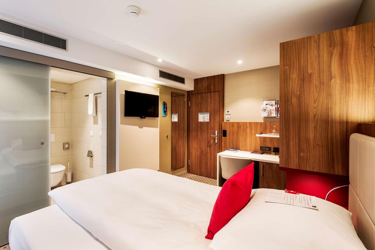 Bedroom 16