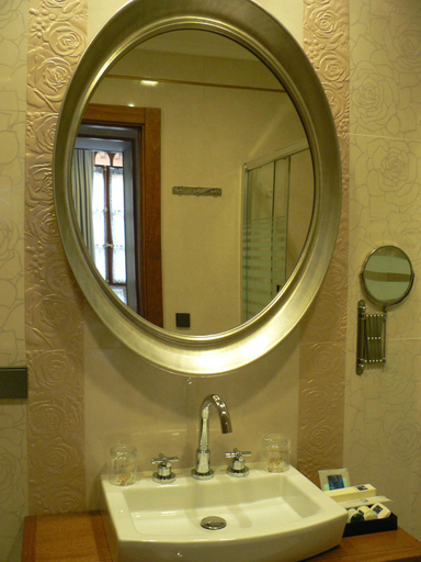 Bathroom 3, Posada Real Los Cinco Linajes, Ávila