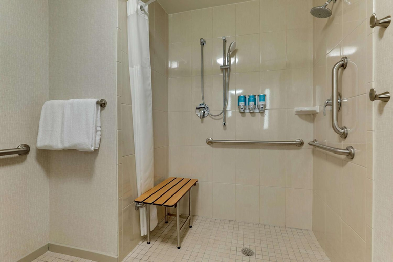 Bathroom, Drury Plaza Hotel Orlando - Disney Springs® Area, Orange