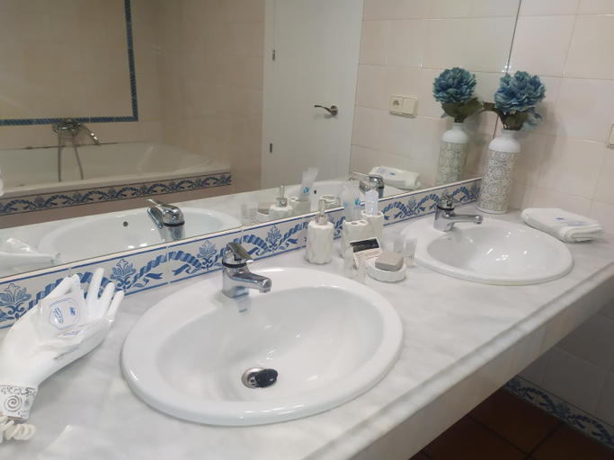 Bathroom 4, Los Bronces, Córdoba