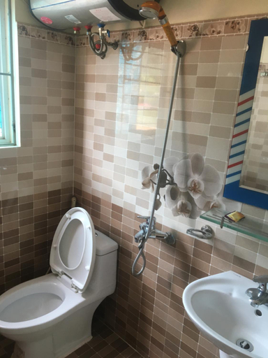 Bathroom 4, Nha Nghi Moon 2, Mù Căng Trai