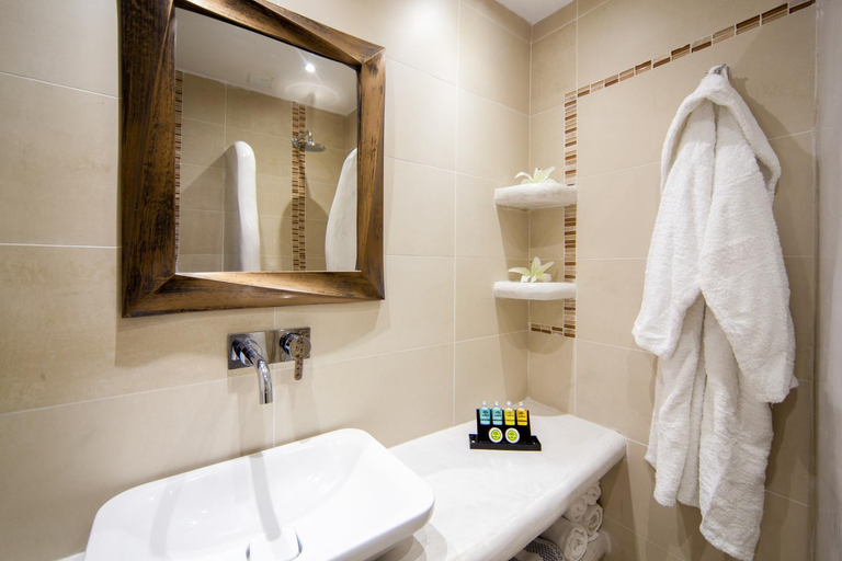 Bathroom 5, Daedalus, South Aegean