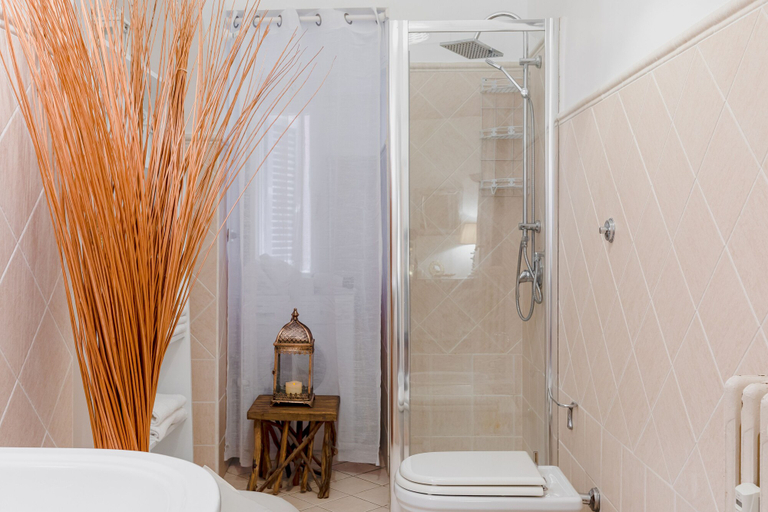 Bathroom 4, Charme Pettinari 11 people, Roma
