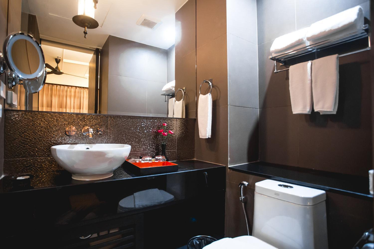 Bathroom 13