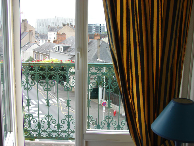 Others 3, Hôtel IENA, Maine-et-Loire