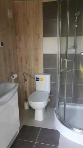 Bathroom 3, Glamping Podgrodzie, Police