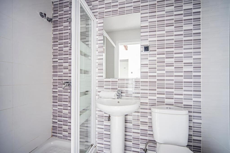 Bathroom 4, INTER Plaza Mayor - Auto Check-in, Madrid