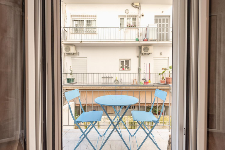 Others 4, Fresh and Clean apt for 6 in Koukaki, Attica