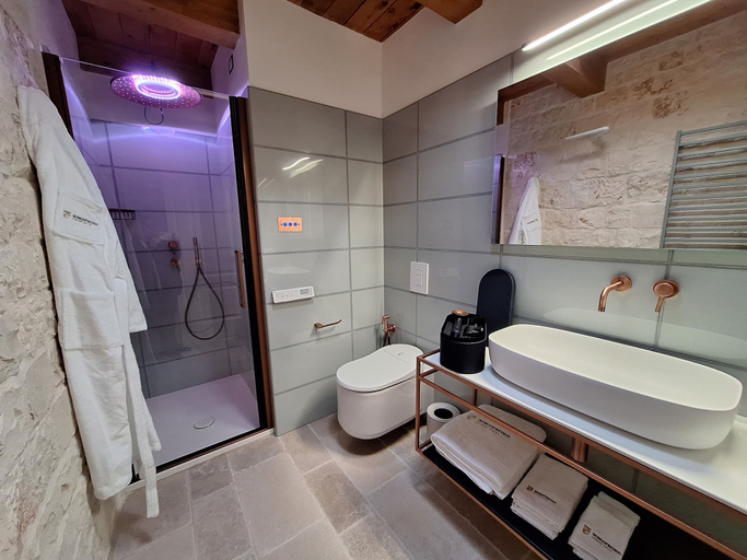 Bathroom 3, Borgofreddo, Bari