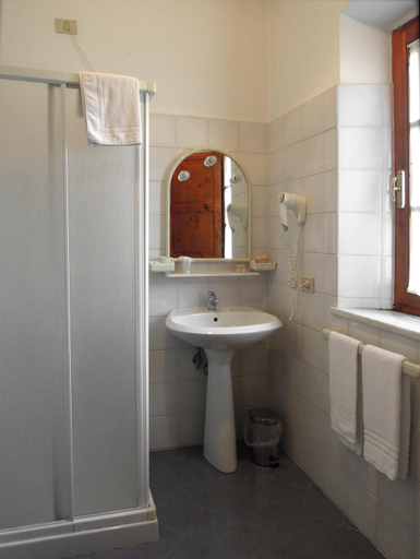Bathroom 2, Il Vecchio Mulino, Pisa