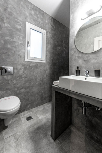 Bathroom 3, Boutique Studios & Apartments - by Avelink, Attica