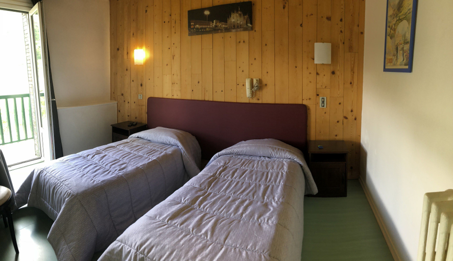Bedroom 2, Hotel de Paris, Hautes-Alpes