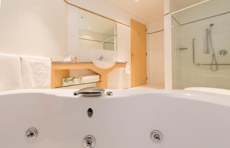 Bathroom 5, Millennium Hotel and Resort Manuels Taupō, Taupo