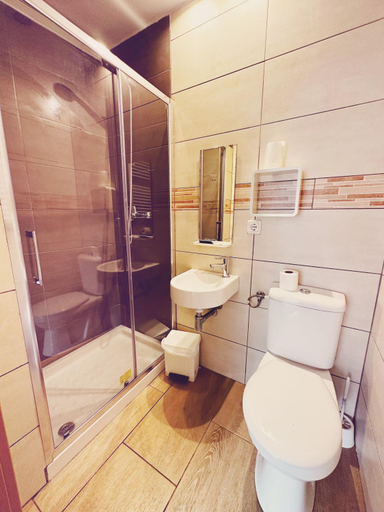 Bathroom 3, Fonda Aparicio, Teruel