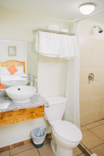 Bathroom 4, Hotel La Estacion, Granada