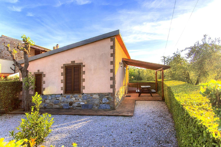 Exterior 11