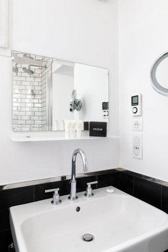 Bathroom 4, Hotel Colisee, Paris