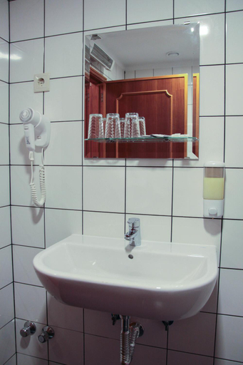 Bathroom 4, Hotel Kamanga, Tomar