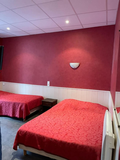 Bedroom 5, N.D. Auxiliatrice, Hautes-Pyrénées