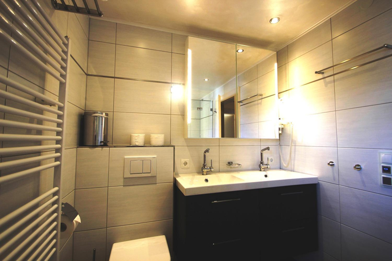 Bathroom 3, Alpenlandhaus Menardi, Innsbruck Land