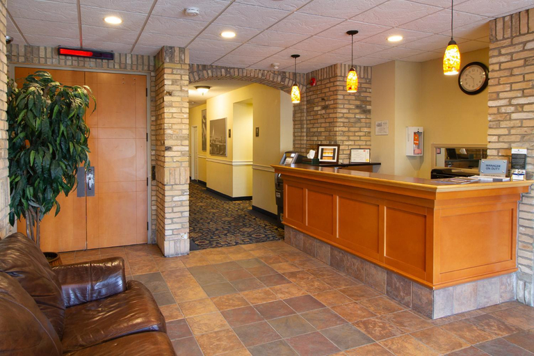 Public Area 3, Park West Inn, Division No. 11