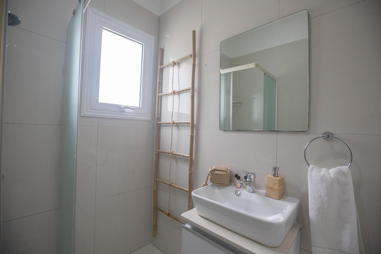 Bathroom, Romeo & Juliet