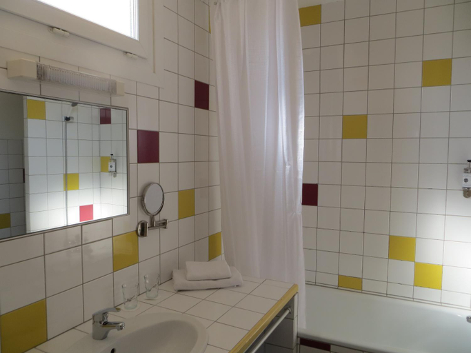 Bathroom 3, Hotel Les Embruns Sables d'Olonne, Vendée