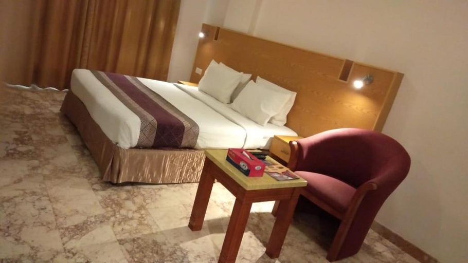 Bedroom 3, Al Reef Hotel, Bausher