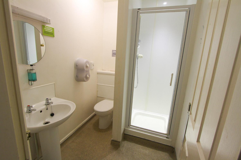 Bathroom 2, YHA Snowdon Llanberis, Gwynedd
