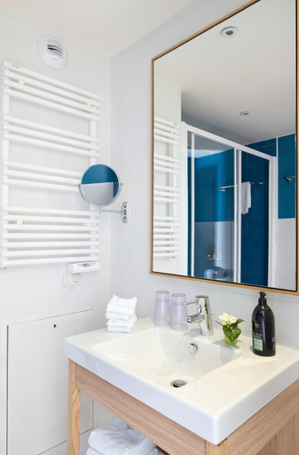 Bathroom 3, Adagio Paris Vincennes Aparthotel, Val-de-Marne