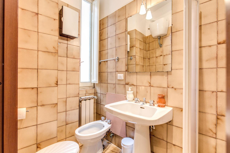 Bathroom 3, Finally in Rome, Rome