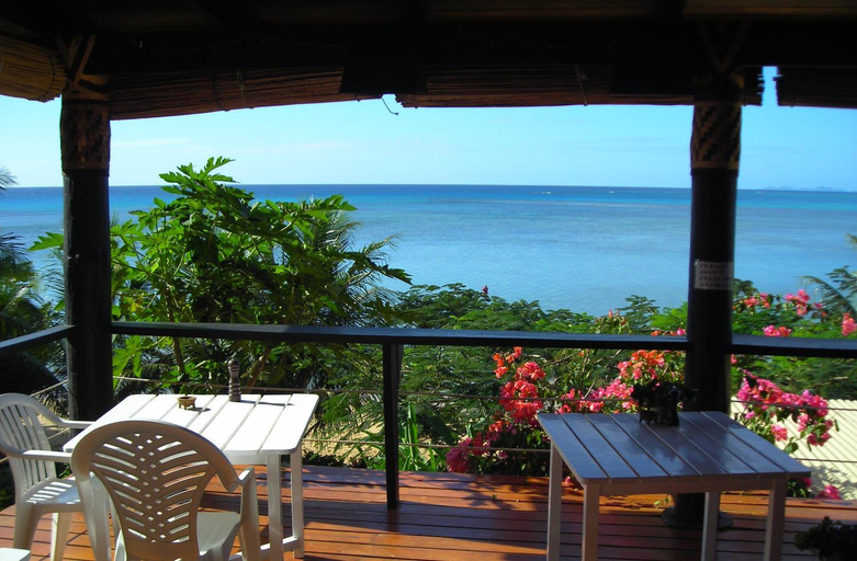 Food & Drinks, Coconut Grove Beachfront Resort, Cakaudrove