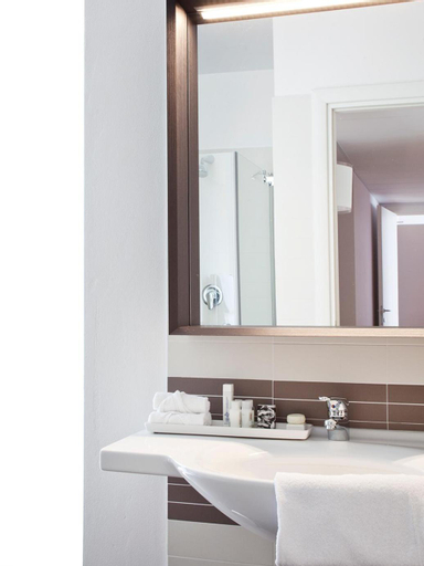Bathroom 8