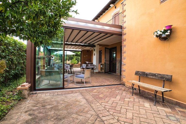 Exterior & Views 2, B&B Casale Ansamagi Relax & Pool, Rome