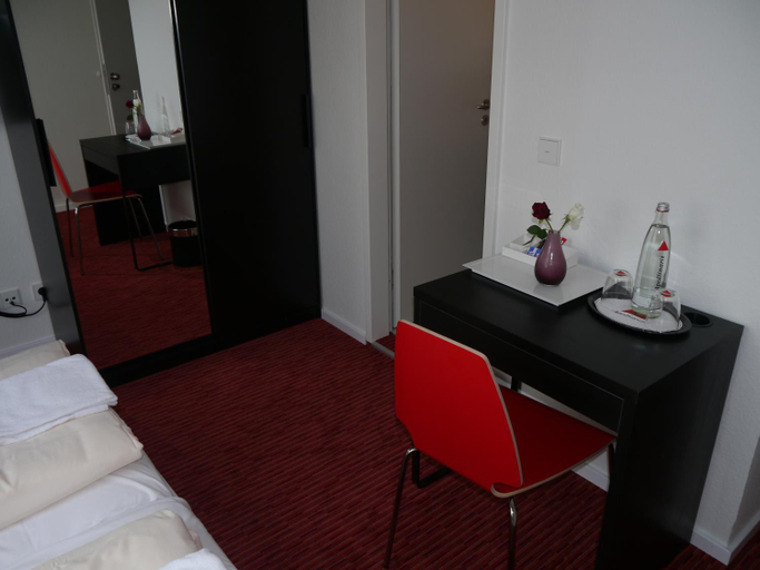 Bedroom 3, Mille Stelle Hotel, Karlsruhe