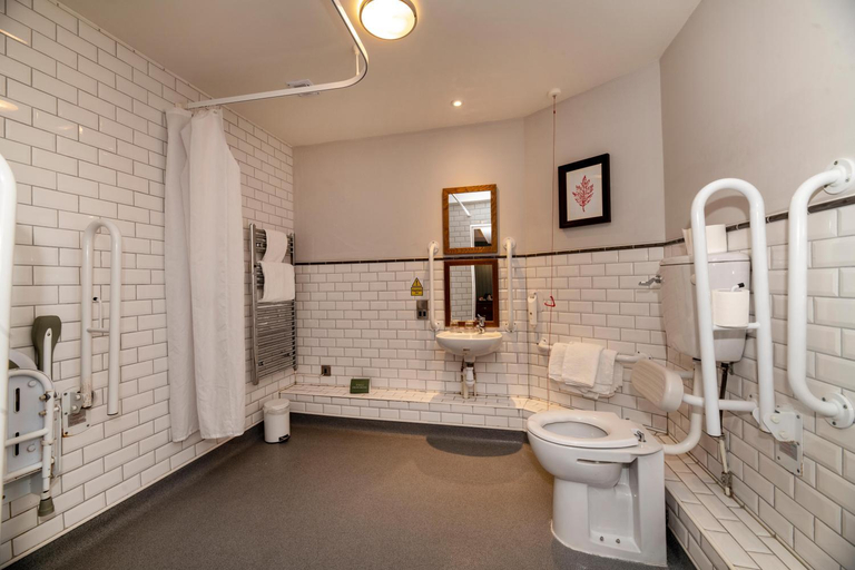 Bathroom 4, The Greswolde Arms Hotel by Good Night Inns, Solihull