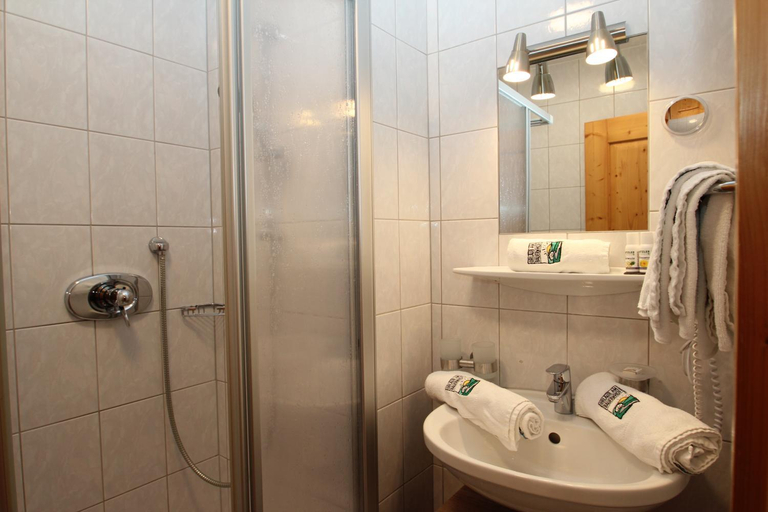 Bathroom 4, Hoarachhof, Innsbruck Land