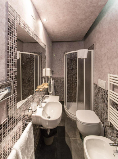 Bathroom 5, Hotel Villa Casagrande, Florence
