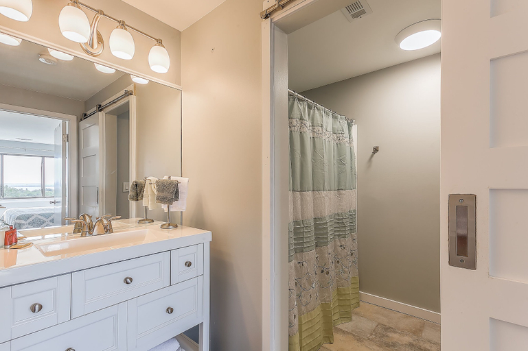 Bathroom, Lake View Golf Course Condo 5056, Grand Traverse