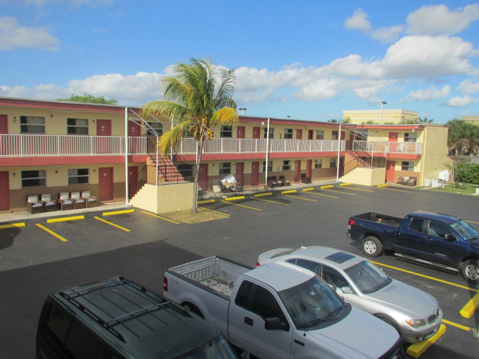 Public Area, Country Lodge, Miami-Dade