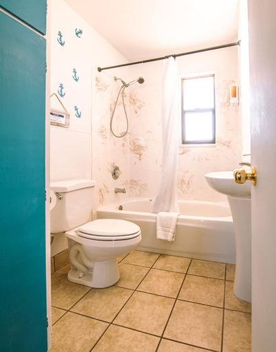 Bathroom 4, Home Style Apartments - 1 & 3 BR Suites with Full Kitchen, Coconino