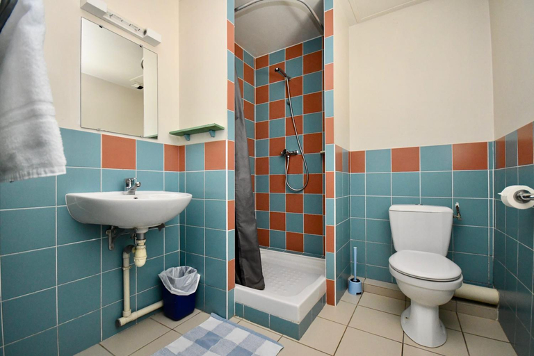 Bathroom, Hotel Naeco Audierne, Finistère