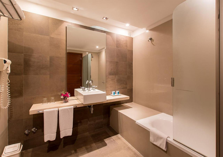 Bathroom 5, Hotel Solans Presidente, Rosario
