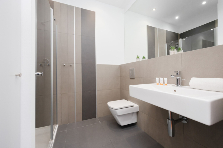 Bathroom 3, Spacious Studio & Parking by Renters, Warsaw